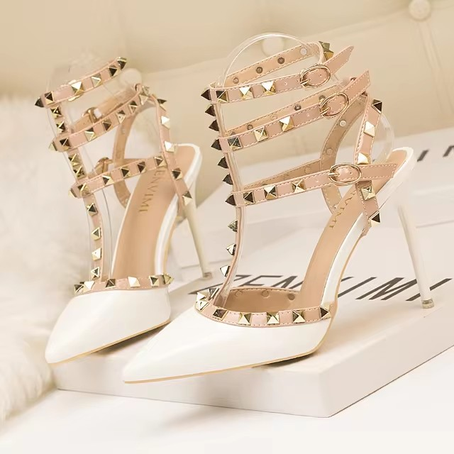 Pumps mit Nieten