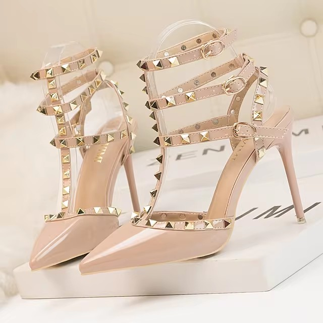 Pumps mit Nieten
