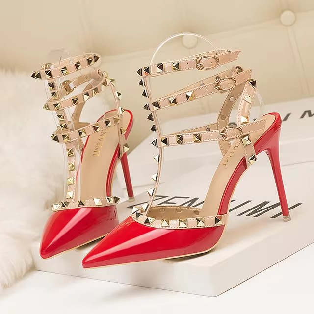 Pumps mit Nieten