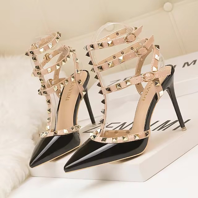 Pumps mit Nieten