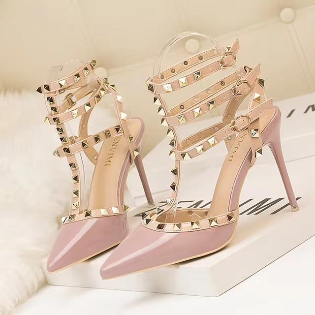 Pumps mit Nieten