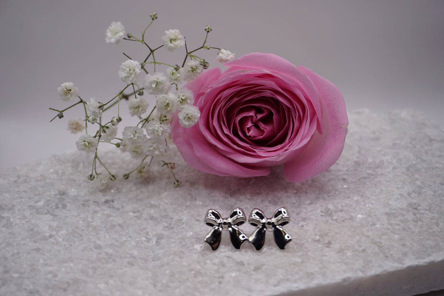 Minnie's Charme - Schleifen Ohrringe in Silber