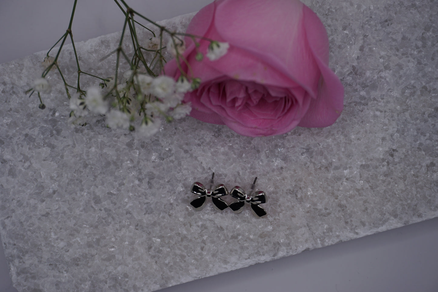 Minnie's Charme - Schleifen Ohrringe in Silber