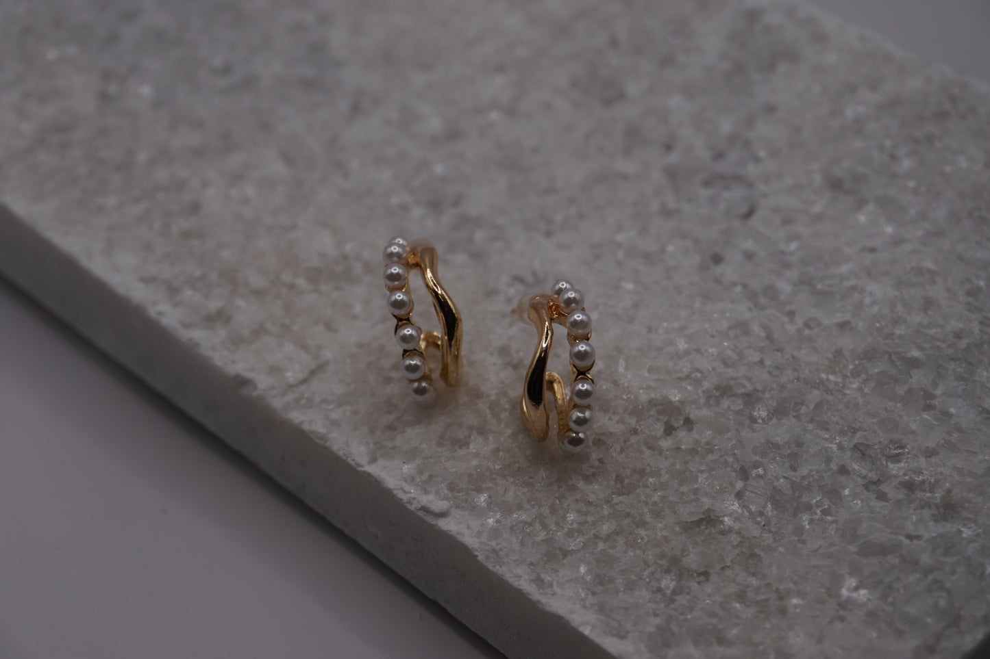 Livia - Pearl Hoop Earrings