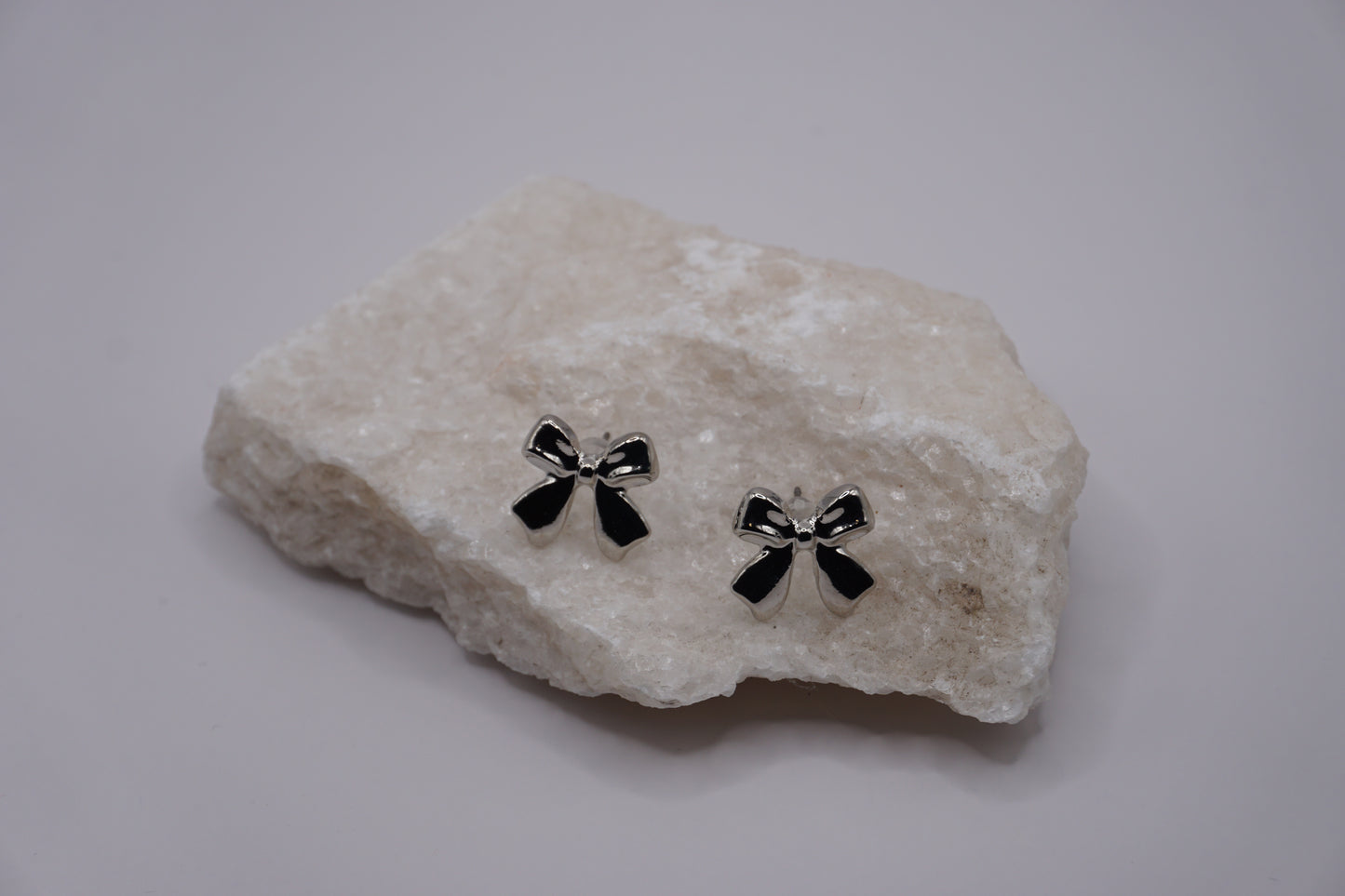 Minnie's Charme - Schleifen Ohrringe in Silber