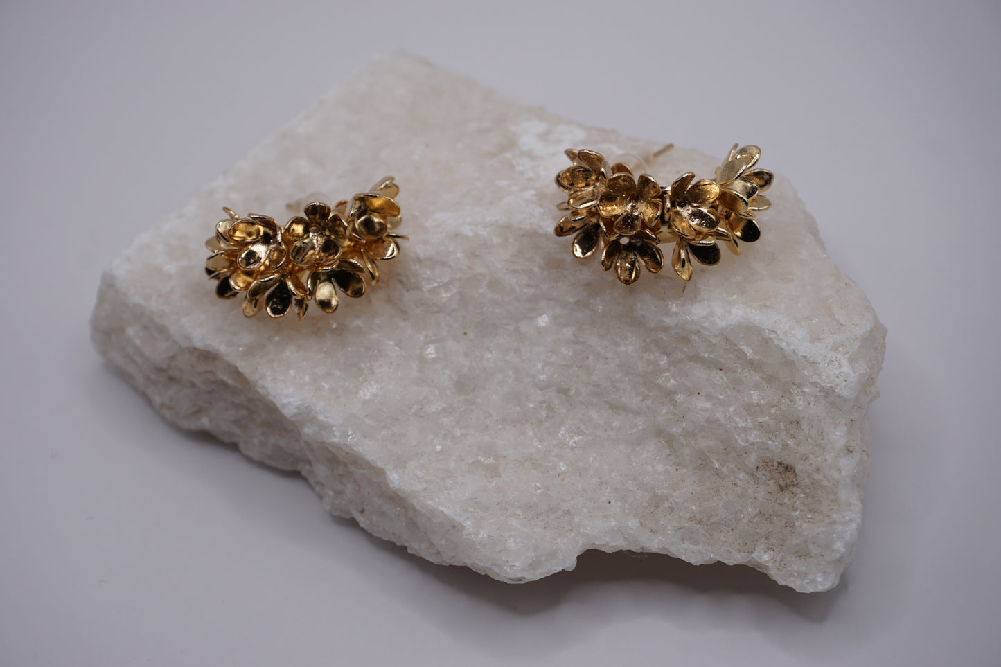 Blooming Grace - Florale Creolen in Gold